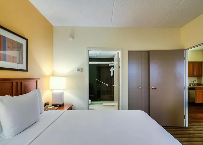 Hyatt House Chicago 3*